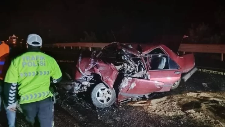 Muğla’da minibüs ile otomobil çarpıştı: 2 ölü, 3 yaralı