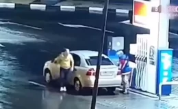 Akaryakıt almak için istasyona girdi, el frenini çekmeyince olanlar oldu