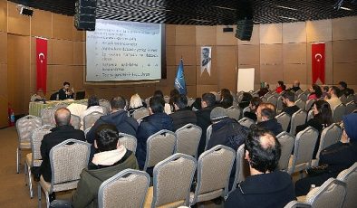 Belediye işçisine iş sıhhati ve güvenliği eğitimi