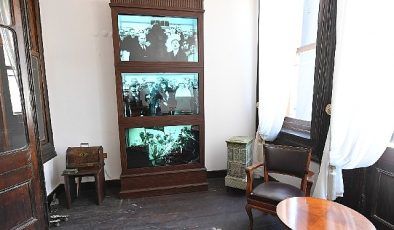 Cumhuriyet’in kuruluşuna tanıklık eden eserler kıssalarıyla büyülüyor