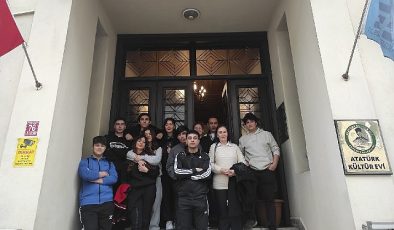 Edremit Belediyesi öğrencileri kültür ve tarihle buluşturuyor