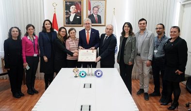 EÜTF Çocuk Sıhhati ve Hastalıkları Anabilim Kısmına “Uzmanlık Eğitimi Akreditasyon Belgesi”