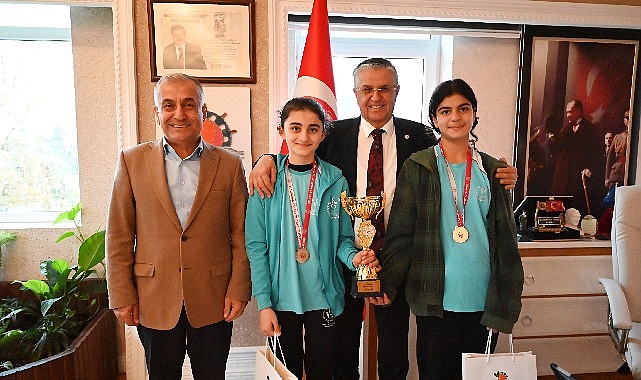 Genç masa tenisi atletlerinden Lider Topaloğlu’na ziyaret