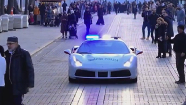 İYİ Partili isim görüntüleri paylaştı: Ferrari polisin oyuncağı olmuş adeta, CİMER’e şikayette bulundum
