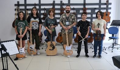 Kocaeli Büyükşehir’in merkezleri gençliğe paha katıyor