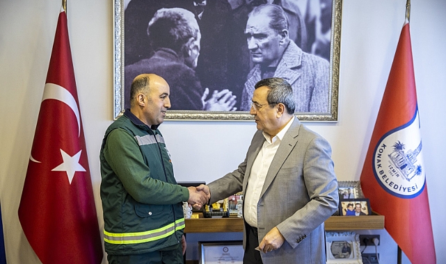 Konak’ın örnek çalışanına Lider Batur’dan teşekkür