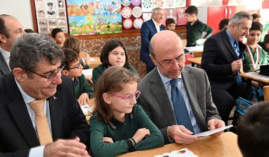 Konya protokolü çocukların heyecanına ortak oldu