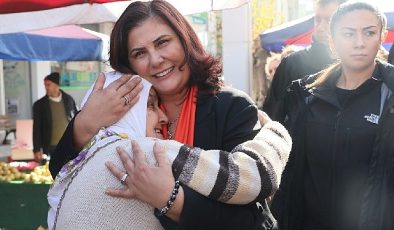 Lider Çerçioğlu çarşamba pazarı’nda vatandaşlarla buluştu