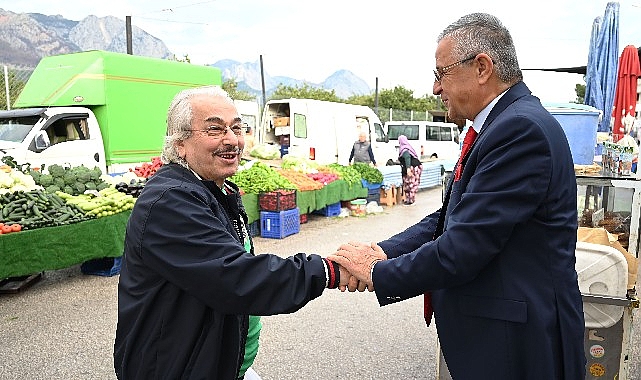 Lider Topaloğlu’ndan pazar esnafına ziyaret