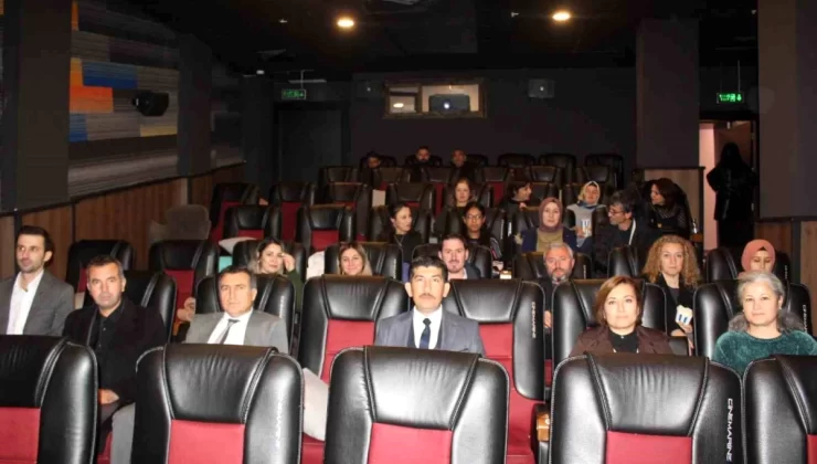 Muğla’da öğretmenler Şehit Öğretmen Aybüke Yalçın’ın hayatını konu alan filmi izledi