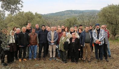 Ömür köyü toprak okulu’ndaki zeytin budama eğitimine çiftçilerden büyük ilgi