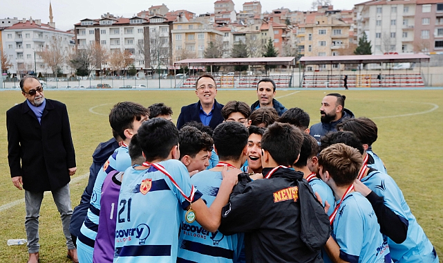 Şampiyona kupasını lider Savran verdi 