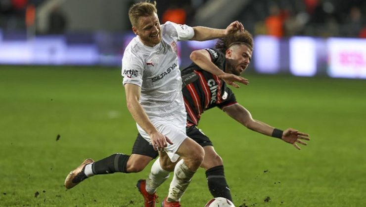 Süper Lig kaldığı yerden devam! 4 gollü çılgın maçta kazanan çıkmadı