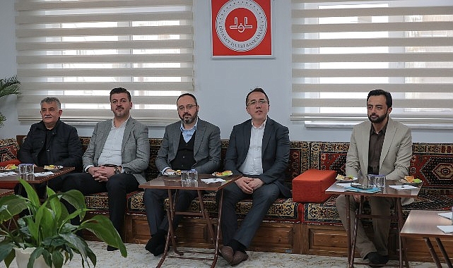 AK Parti Nevşehir Belediye Lider Adayı Dr. Mehmet Savran, Enderun Eğitim Vakfı ve Eğitime Dayanak Platformu yöneticileri ile bir ortaya geldi