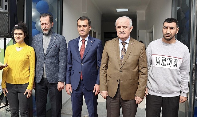 Aygün ve Tatlı, Manisiz Hayat Merkezi’ni birlikte açtılar