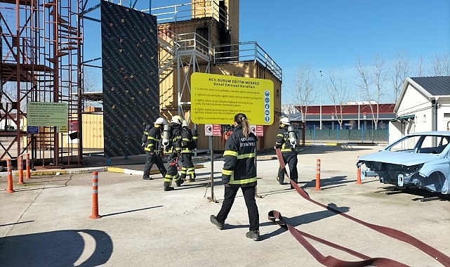 Büyükşehir İtfaiyesi’nden tersane işçisine eğitim