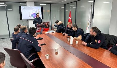 Büyükşehir İtfaiyesine elektrikli araç yangınları eğitimi