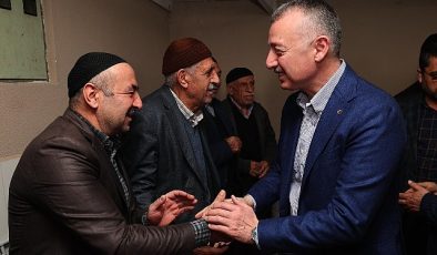 Cumhur İttifakı Kocaeli Büyükşehir Belediye Lider Adayı ve Kocaeli Büyükşehir Belediye Lideri Tahir Büyükakın, İzmit’te Vanlılar ile bir ortaya geldi
