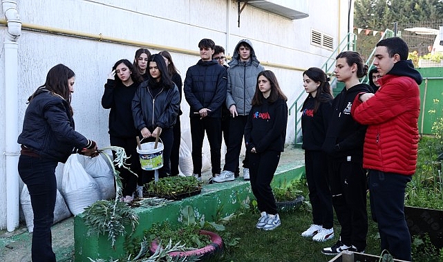 Ders ortasında fide ektiler