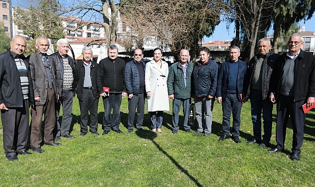 Efes Selçuk Belediye Lideri Filiz Ceritoğlu Sengel çalışma periyodunda kendisine eşlik eden muhtarlarla bir ortaya geldi
