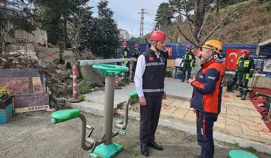 Gölcük Belediyesi’nin desteklediği Gölcük Arama Kurtarma Derneği GESOTİM takımı, AFAD akreditasyonu alabilmek için AFAD tatbikata katıldı