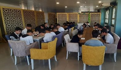 İzmir Vilayet Ulusal Eğitim Müdürlüğü Büyük Sarsıntının 1. Yıldönümünde de Depremzedelerin Yanında