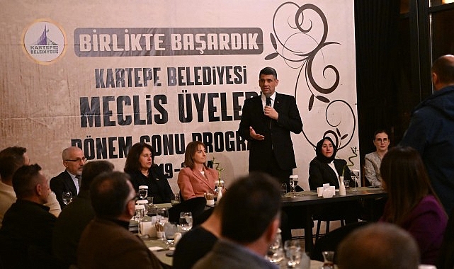 Kartepe Belediye Lideri Av.M.Mustafa Kocaman, Kartepe Belediyesi meclis üyeleriyle bir ortaya gelerek birlikte geçirdikleri bir hizmet periyodunu kıymetlendirdi