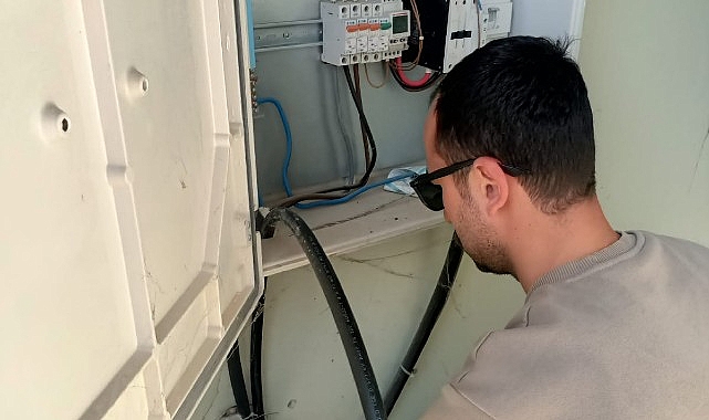 Kemer’de aydınlatmalarda bakım ve tamirat çalışmaları