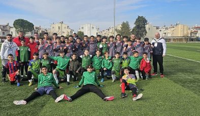 Kuşadası’nda her yıl klasik olarak düzenlenen Sömestr Cup’a katılan Narlıdere Belediyespor, turnuvadan 3 kupayla döndü