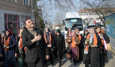 Lider Özlü’ye Yeniköy Merkez Mahallesi’nde Sevgi Seli