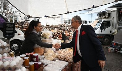 Lider Topaloğlu’ndan pazar esnafına ziyaret