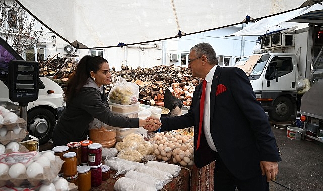 Lider Topaloğlu’ndan pazar esnafına ziyaret