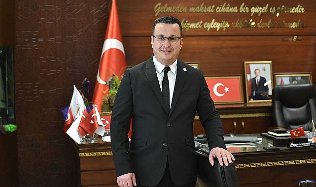 Mustafakemalpaşa Belediye Lideri Mehmet Kanar, Berat Kandili dolasıyla yayınladığı bildiriyle tüm İslam âleminin kandilini kutladı