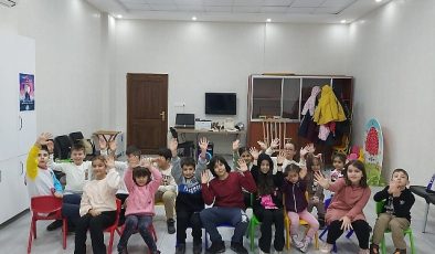 Nevşehir Belediyesi Kent Tiyatrosu bünyesinde 6-12 yaş kümesi çocuklara yönelik düzenlenen Yaratıcı Drama Kursları ve atölye çalışmaları ağır ilgi görüyor
