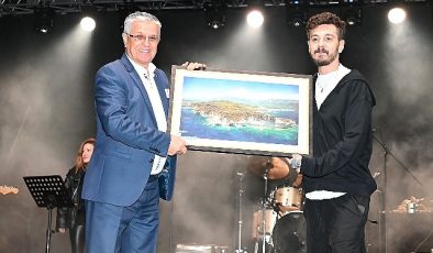 Rock kümesi Kolpa Kemer’de konser verdi
