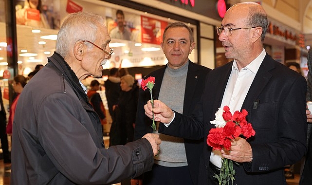 Selçuklu Belediye Lideri Ahmet Pekyatırmacı 31 Mart Lokal Seçimleri kapsamında hafta sonu Selçuklu’nun farklı noktalarındaki alışveriş merkezlerinde vatandaş ve esnaflarla bir ortaya geldi