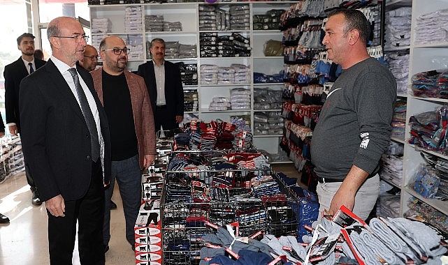 Selçuklu Belediye Lideri Ahmet Pekyatırmacı saha ziyaretlerini sürdürüyor. Lider Pekyatırmacı bu kapsamda Dokuma Pazarı esnafını ziyaret ederek onları dinledi.