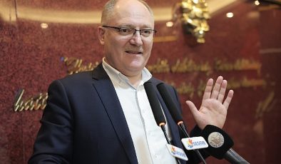 Sivas Belediye Lideri Hilmi Alım bölüm buluşmaları kapsamında Özel Halk Otobüs İşletmecileri ile bir ortaya gelerek istişarelerde bulundu
