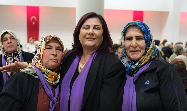Aydın Büyükşehir Belediye Lideri Hasret Çerçioğlu, düzenlenen kahvaltıda bayanlarla bir ortaya geldi