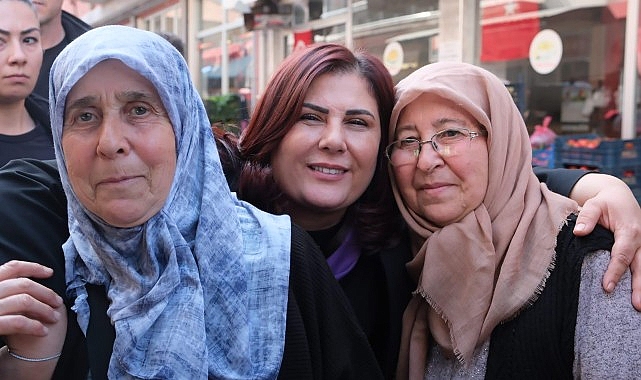 Aydın Büyükşehir Belediye Lideri Hasret Çerçioğlu, Koçarlı pazarında vatandaşlarla ve pazar esnafıyla bir ortaya geldi