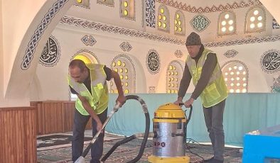 Burhaniye Belediyesi tarafından Ramazan ayı öncesinde, ibadethanelerde paklık çalışmaları başlatıldı