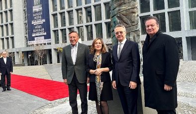 Cumhuriyetin Birinci Heykeltraşlarından Zühtü Müridoğlu’nun Heykeli 100. Yıl Anısına Bronz Döküm Olarak Kamusal Alanda Sergileniyor