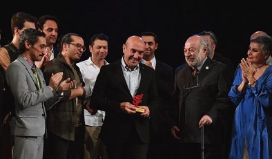 İzmir Kent Tiyatrosu sanatkarlarından Lider Soyer’e teşekkür “Türk tiyatrosunda tarih yazdınız Sayın Başkan”