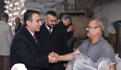 Karaman Belediye Lideri Savaş Kalaycı, Karaman Vergi Dairesi ve Yeni Buğday Pazarını ziyaret ederek vatandaşlarla buluştu