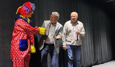 “Kemer’de hem tiyatro hem sinema var”