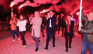 Lider Kırgöz’e Dede Ocağı Kıratlı’da Zeybek Sürprizi