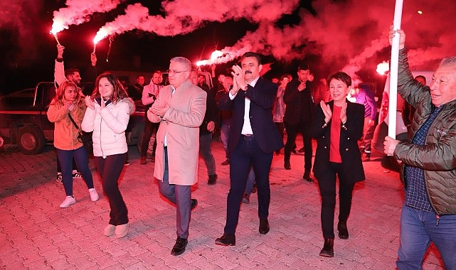 Lider Kırgöz’e Dede Ocağı Kıratlı’da Zeybek Sürprizi