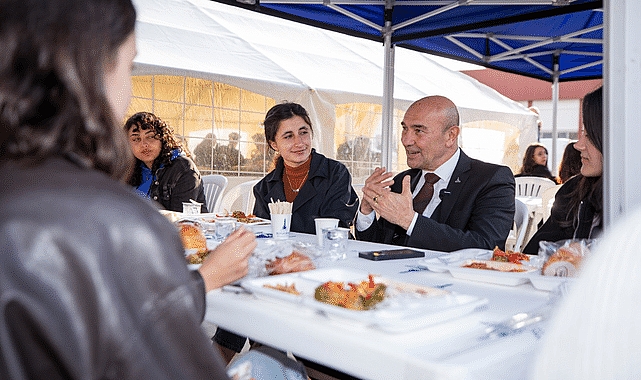 Lider Soyer öğrenci sofrasına konuk oldu