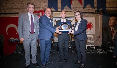 Liderlere vefa gecesi