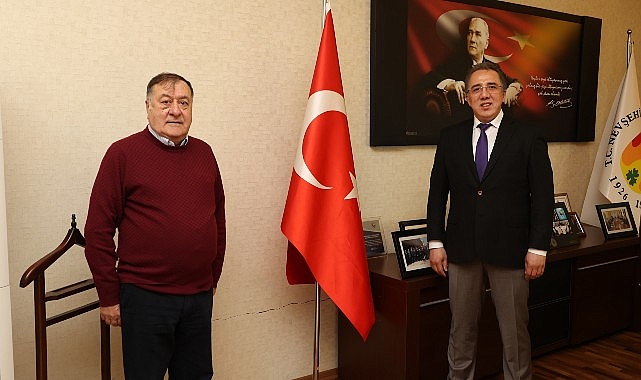 Nevşehir Belediye Lideri Dr. Mehmet Savran, Gümrük ve Turizm İşletmeleri A.Ş. İdare Heyeti Başkanlığı vazifesine yine seçilen M.Arif Parmaksız’ı tebrik etti
